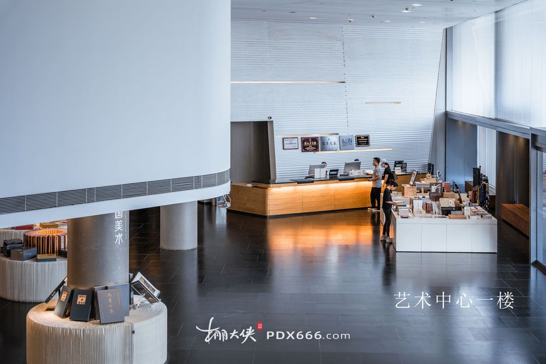 雅昌艺术中心 一楼.jpg